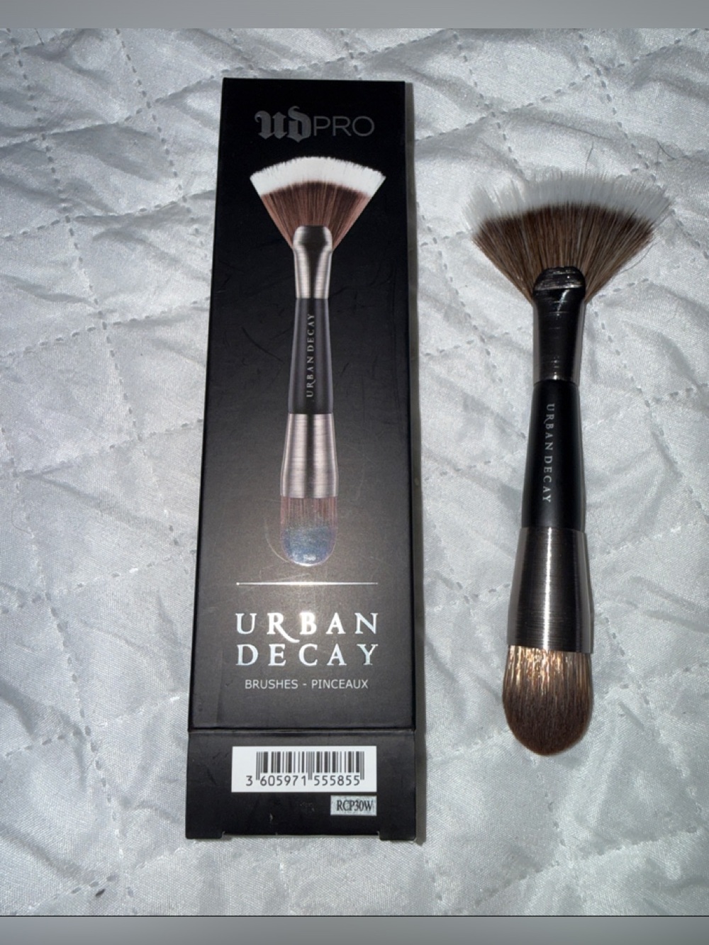 Urban Decay Dual-Ended Fan and Shader Brush — Black and Brown Bristles